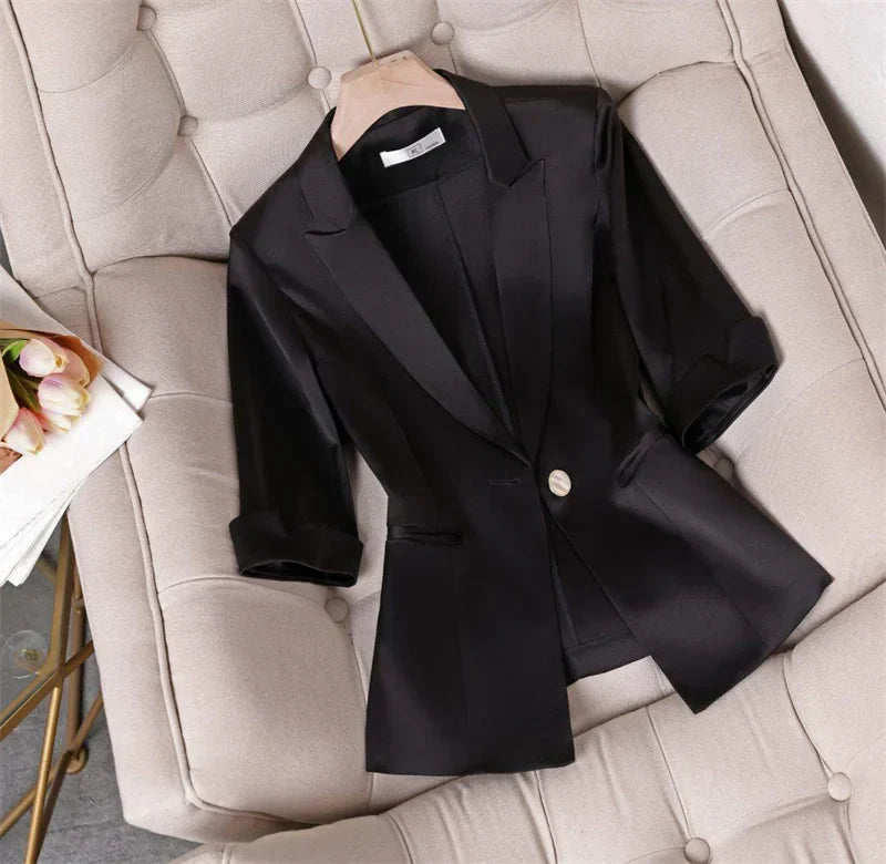 Slim black waist blazer with cropped sleeves for women.