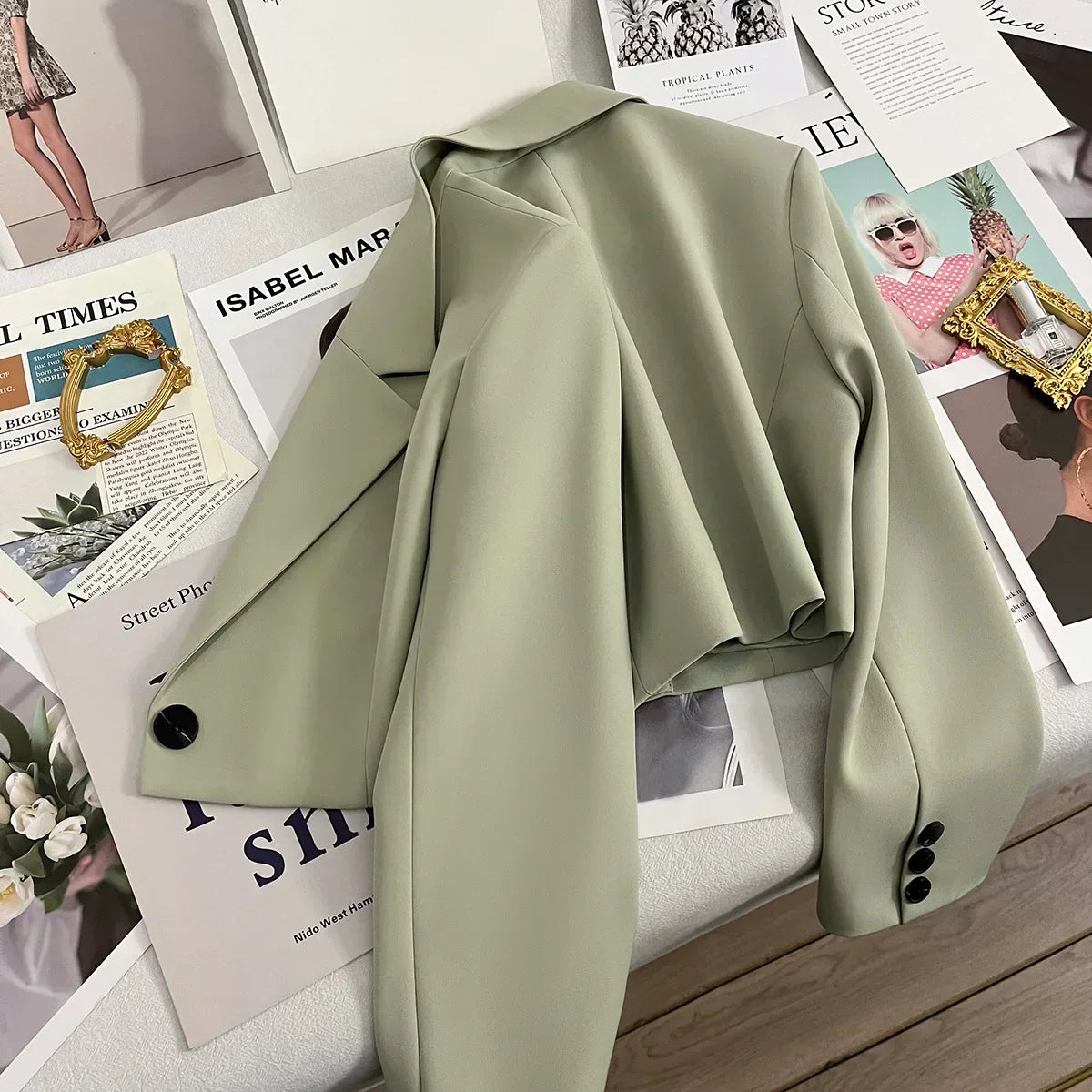 Women's loose solid color short suit jacket, notched collar, single button closure, spring and fall fashion.