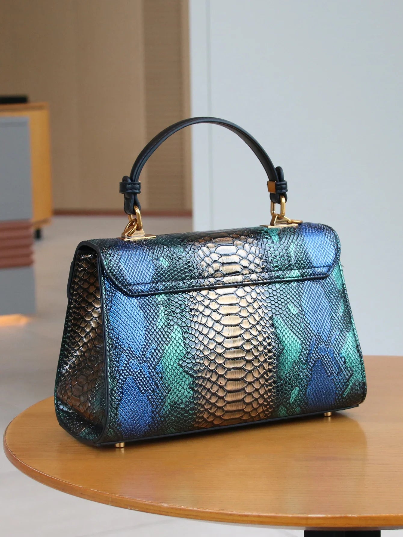 Fashion women's bag, elegant and high-end light luxury women's handbagSPECIFICATIONSBrand Name: M.T MISS TOTEOrigin: Mainland ChinaCN: GuangdongLining Material: Synthetic LeatherMain Material: PUPlace Of Origin: GUANG DONG ProvincePlacDMEwomenstorenull