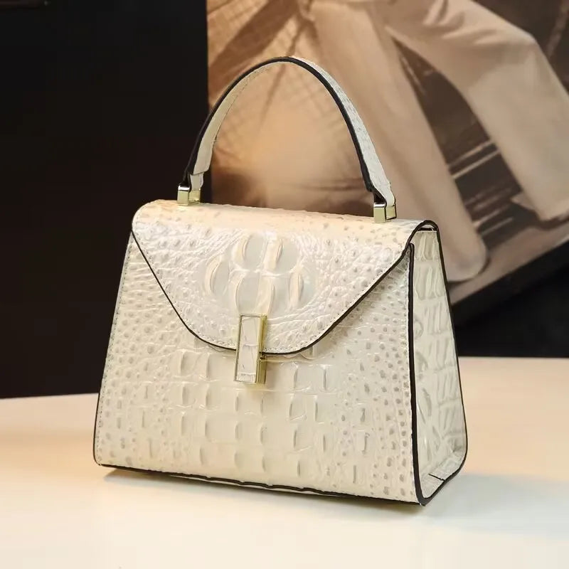 Women's Bag Genuine Leather Crossbody Handbags High Quality Women'sSPECIFICATIONSBrand Name: NoEnName_NullOrigin: Mainland ChinaCN: GuangdongLining Material: POLYESTERMain Material: Genuine leatherPlace Of Origin: GUANG DONG ProvincDMEwomenstorenull