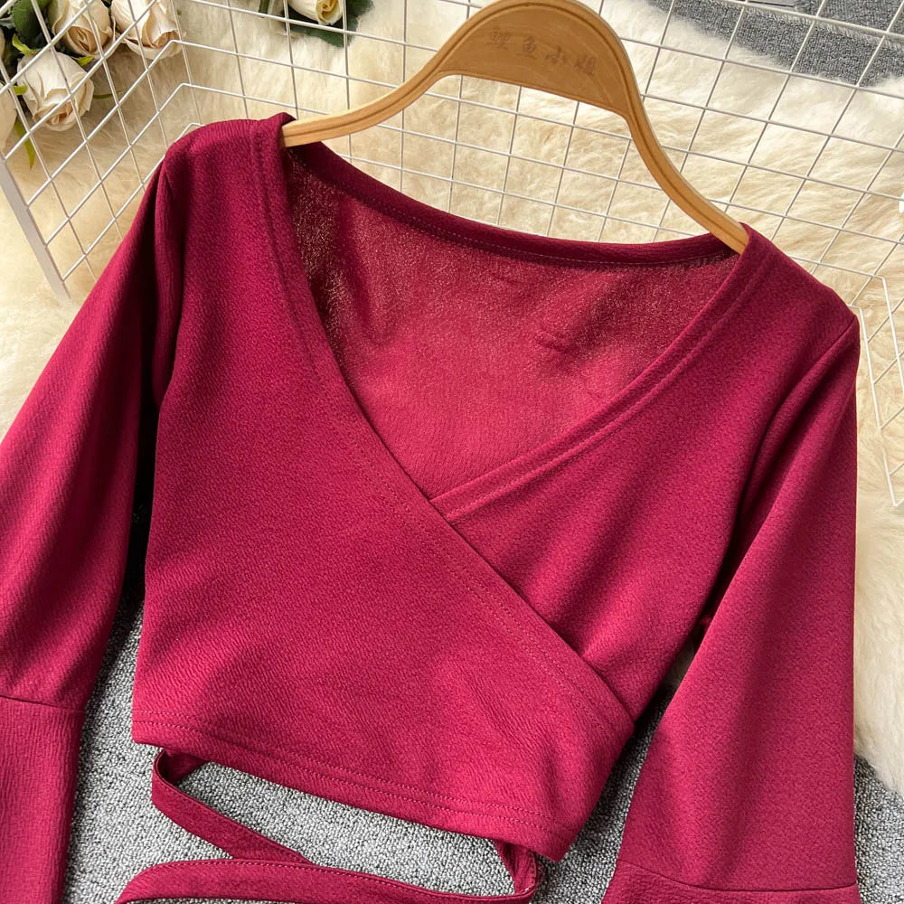 Top- Chic Sexy Flare Long Sleeve Crop T-Shirt V Neck Perfect for women