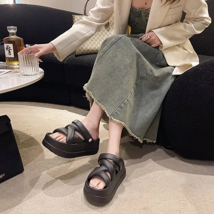 Thick Sole Heightened Women's Sandals with Simple CrossoverSPECIFICATIONSBrand Name: NoEnName_NullDressing style: OtherOutsole Material: EVAHeel Height: Med (3cm-5cm)With Platforms: NoHign-concerned Chemical: NoneSandal TypeDMEwomenstorenull