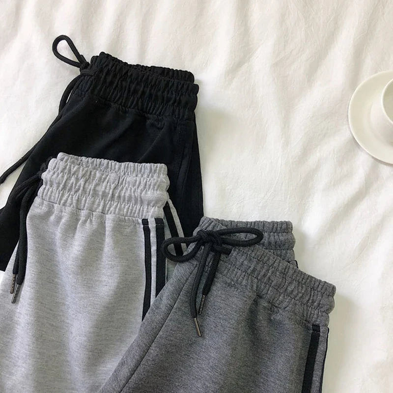 High-Waisted Elastic Loose Sports And Casual Running Shorts For WomenSPECIFICATIONSBrand Name: NoEnName_NullDecoration: noneFabric Type: blendedHign-concerned Chemical: NonePant Style: regularPattern Type: SolidFit Type: LOOSEStyle: CDMEwomenstorenull