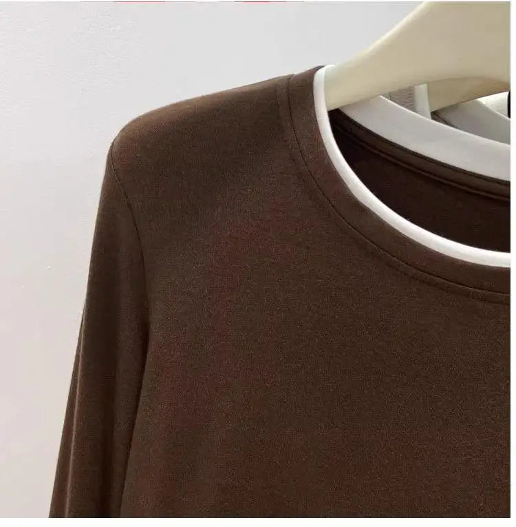 Contrasting Splicing Long Sleeved Round Neck T-shirt Base Shirt Warm TSPECIFICATIONSBrand Name: NoEnName_NullStyle: Office LadyAge: MIDDLE AGEOrigin: Mainland ChinaCN: GuangdongSeason: Autumn/WinterClothing Length: regularDecoration: PDMEwomenstorenull