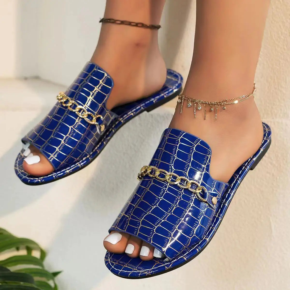 New Gold Metal Chain Peep Toe Slippers Women’s Flat Luxury OutdoorSPECIFICATIONSBrand Name: shijunyiShoes Type: Flip FlopsApplicable Place: OutsideUpper Material: PUHeel Height: High (5cm-8cm)Origin: Mainland ChinaCN: ZhejiangSeasoDMEwomenstorenull