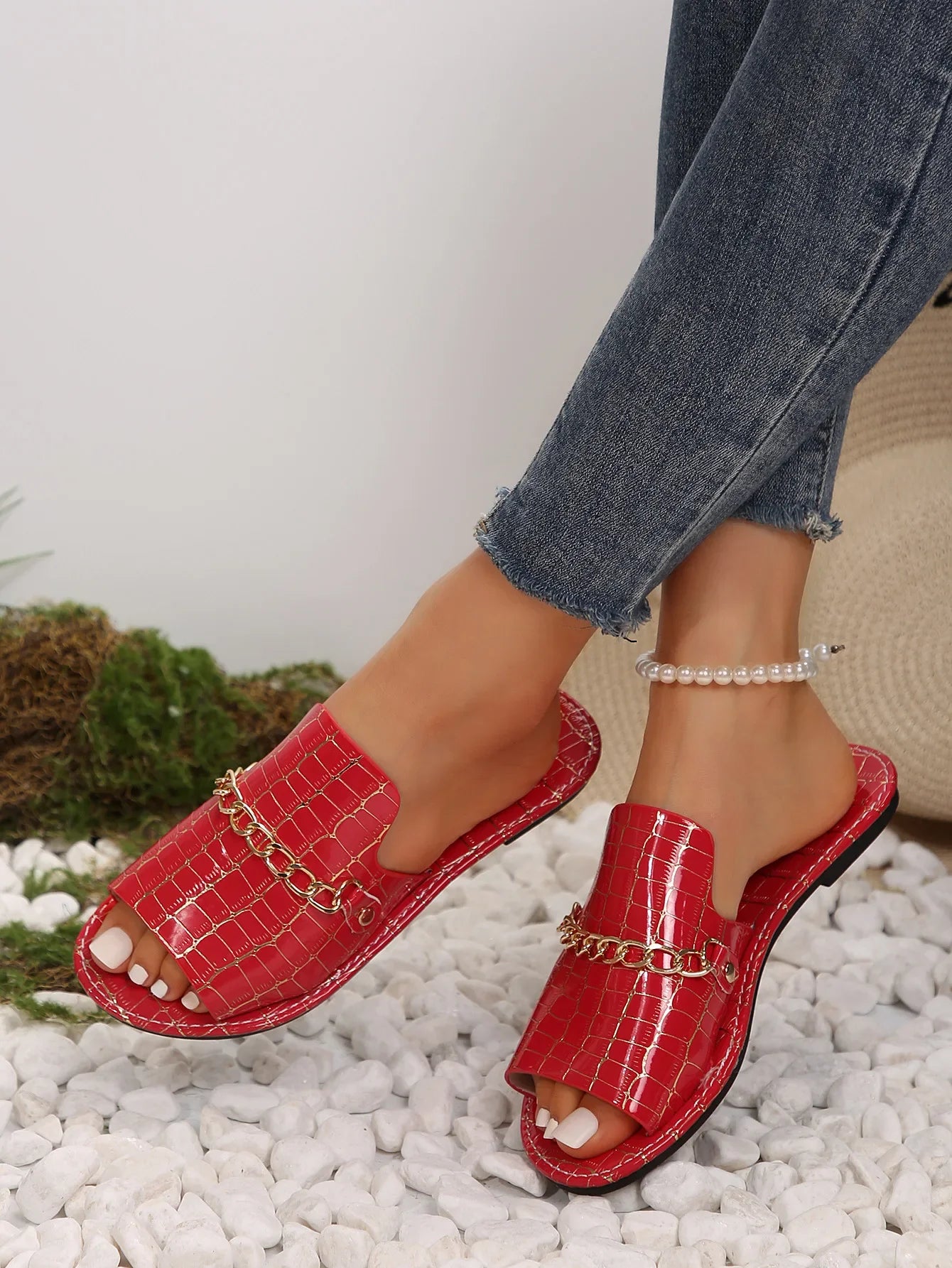 New Gold Metal Chain Peep Toe Slippers Women’s Flat Luxury OutdoorSPECIFICATIONSBrand Name: shijunyiShoes Type: Flip FlopsApplicable Place: OutsideUpper Material: PUHeel Height: High (5cm-8cm)Origin: Mainland ChinaCN: ZhejiangSeasoDMEwomenstorenull