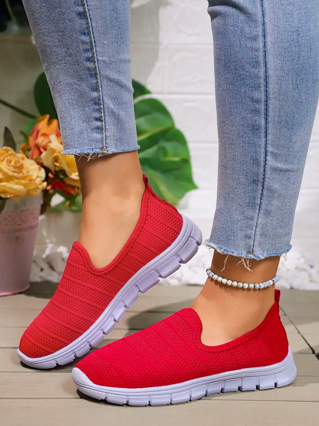 Sneakers Slip On Flat Shoe Women's Fashion Casual Loafers Walking ShoeSPECIFICATIONSDepartment Name: ADULTBrand Name: pdmcmsPattern Type: SolidModel Number: &amp;8833-3DFit: Fits true to size, take your normal sizeHign-concerned ChemicDMEwomenstorenull