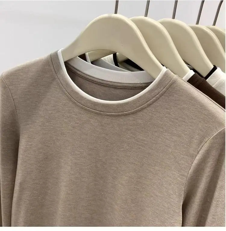 Contrasting Splicing Long Sleeved Round Neck T-shirt Base Shirt Warm TSPECIFICATIONSBrand Name: NoEnName_NullStyle: Office LadyAge: MIDDLE AGEOrigin: Mainland ChinaCN: GuangdongSeason: Autumn/WinterClothing Length: regularDecoration: PDMEwomenstorenull