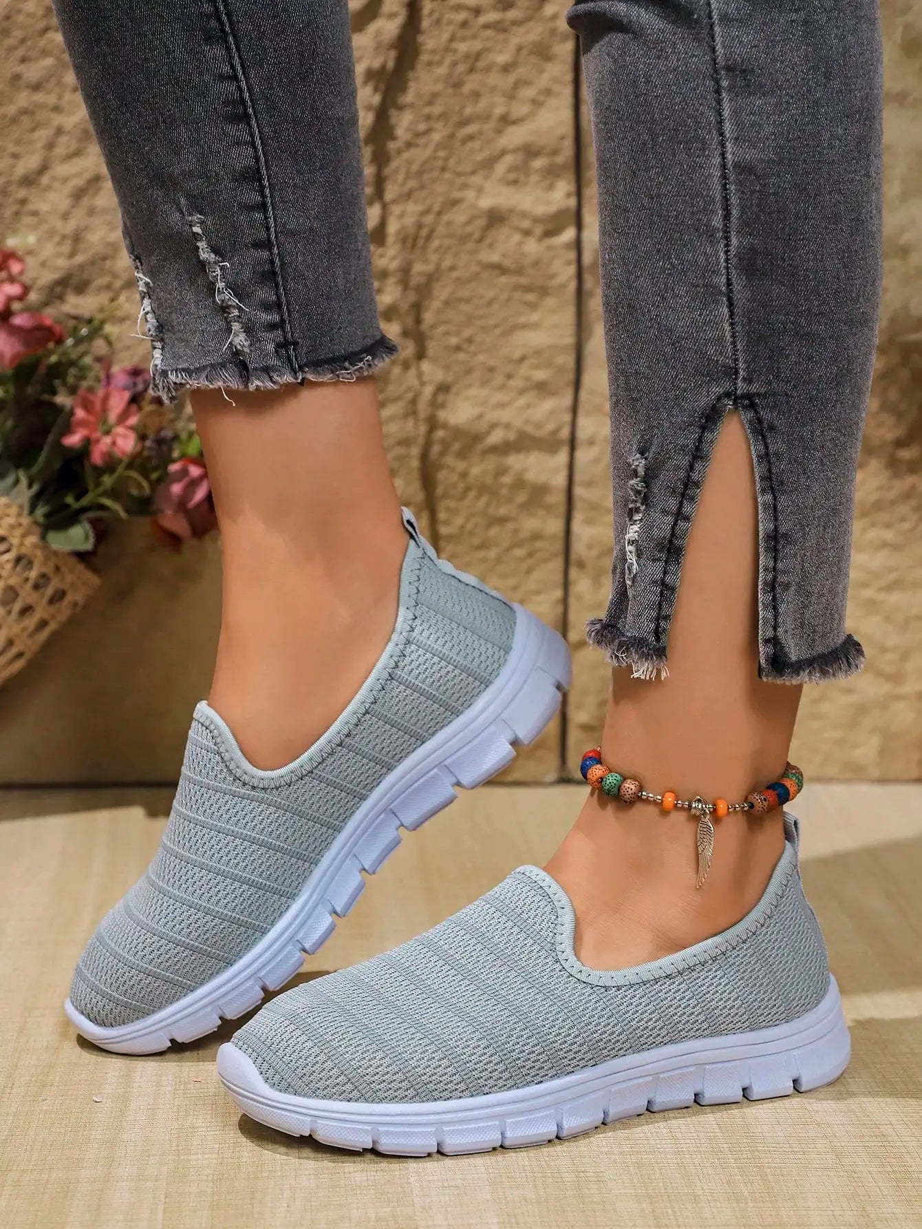 Sneakers Slip On Flat Shoe Women's Fashion Casual Loafers Walking ShoeSPECIFICATIONSDepartment Name: ADULTBrand Name: pdmcmsPattern Type: SolidModel Number: &amp;8833-3DFit: Fits true to size, take your normal sizeHign-concerned ChemicDMEwomenstorenull