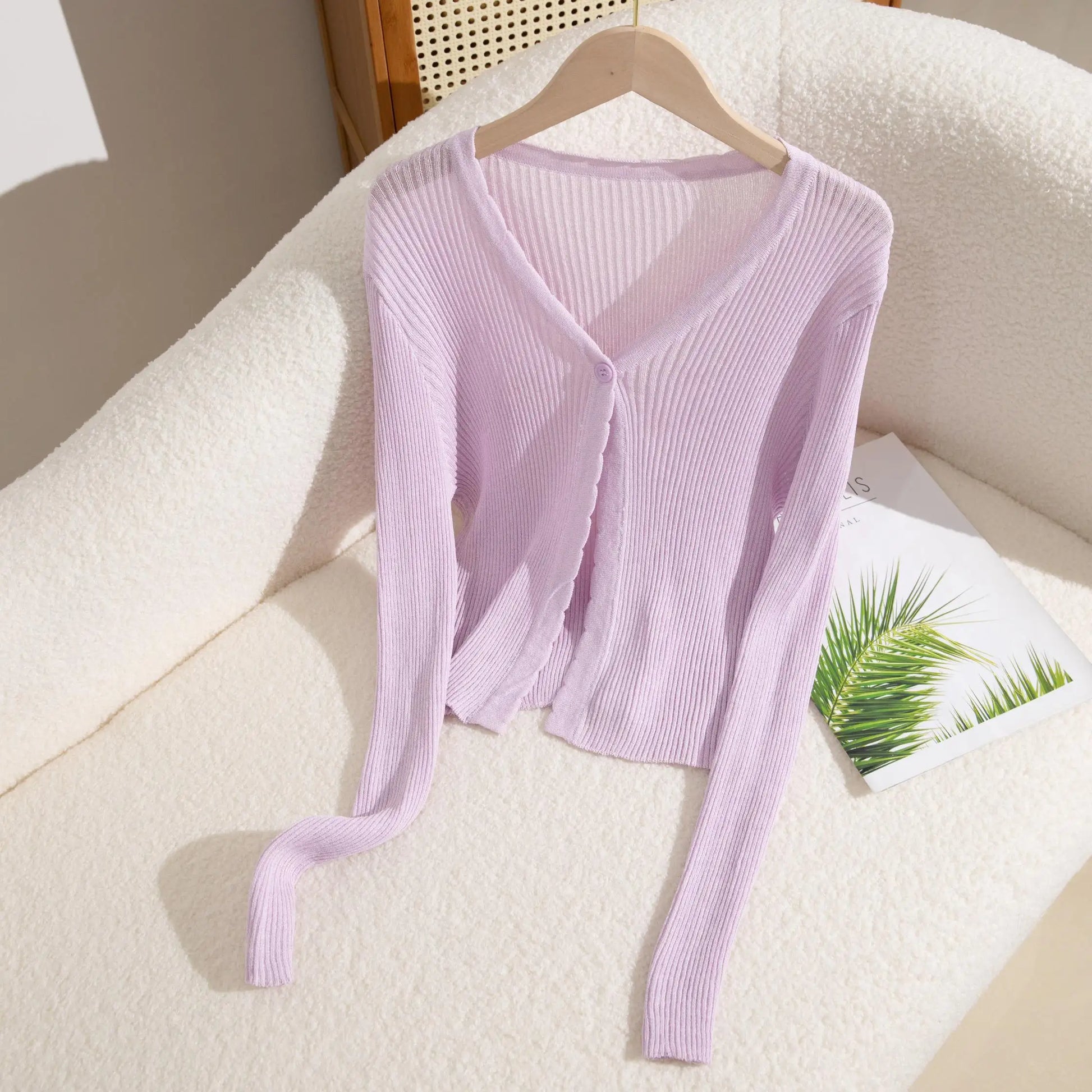 Summer New Women's V-neck Cardigan, Long Sleeves, Sun Protection, ButtSPECIFICATIONSSleeve Style: regularSleeve Length(cm): FullBrand Name: NoEnName_NullModel Number: BS106819Craft of Weaving: KnitClothing Length: regularStyle: Office DMEwomenstorenull