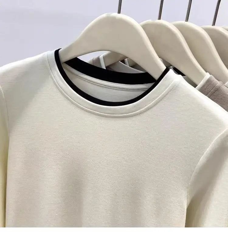 Contrasting Splicing Long Sleeved Round Neck T-shirt Base Shirt Warm TSPECIFICATIONSBrand Name: NoEnName_NullStyle: Office LadyAge: MIDDLE AGEOrigin: Mainland ChinaCN: GuangdongSeason: Autumn/WinterClothing Length: regularDecoration: PDMEwomenstorenull